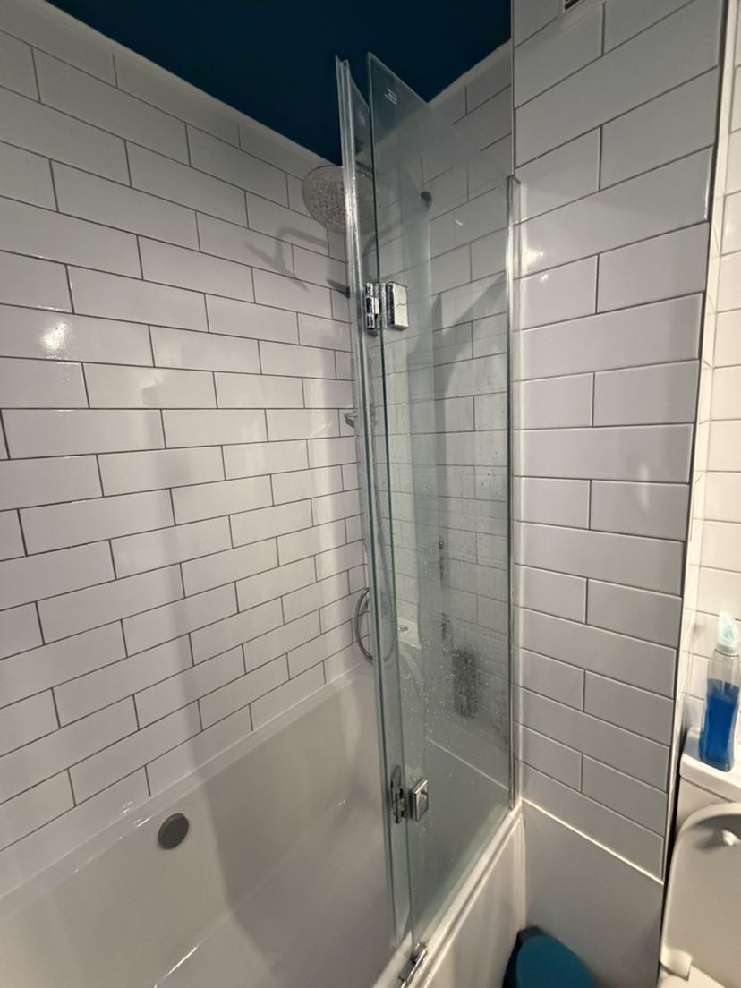 How to Stop Your Folding Shower Screen Leaking 2026 Guide – Simba ...